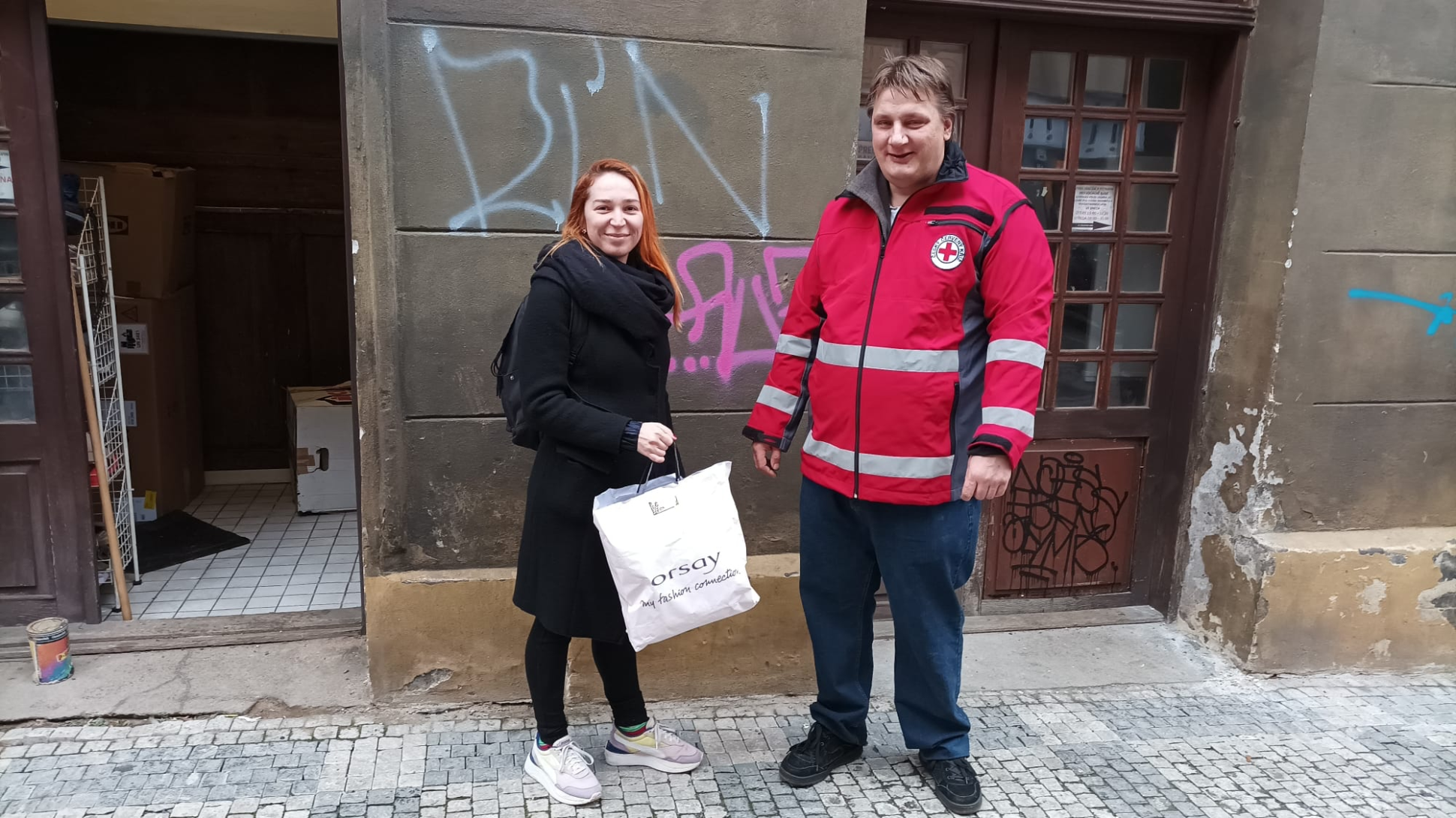 Předání sbírky Českému červenému kříži